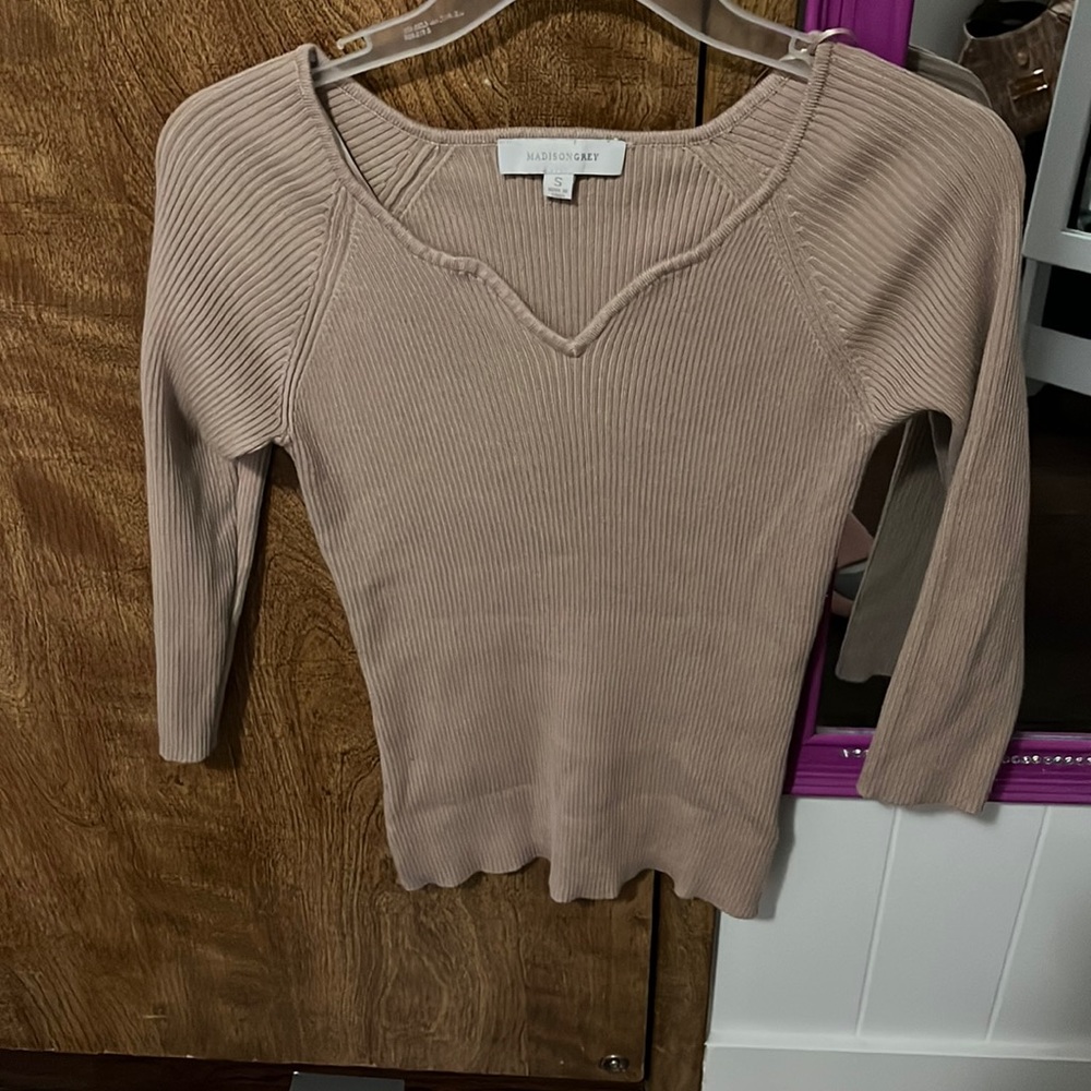 BROWN MEDIUM SLEEVE TOP